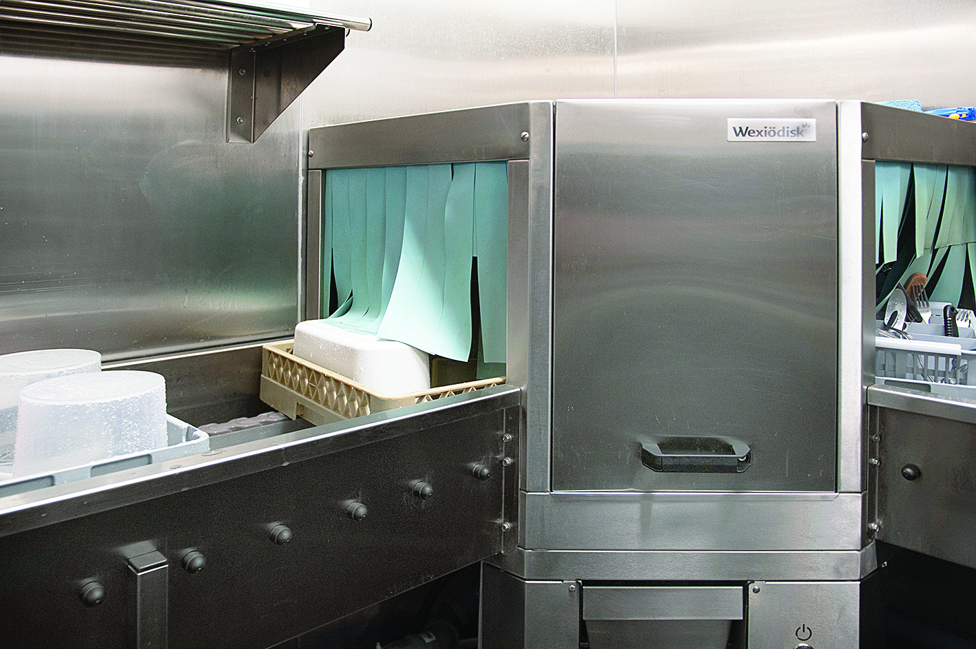 The Wexiodisk WD-153 ICS+ conveyor dishwasher has reduced the usual four staff washing dishes to just the one.